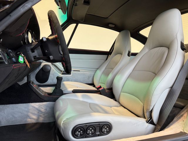 
								Porsche 993 Carrera/tolle Farbkombi/schalter/viele Extr. full									