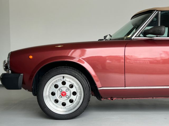 
								Fiat 124 Spider/Pininfarina 124EuropaSpider/traumhaft full									