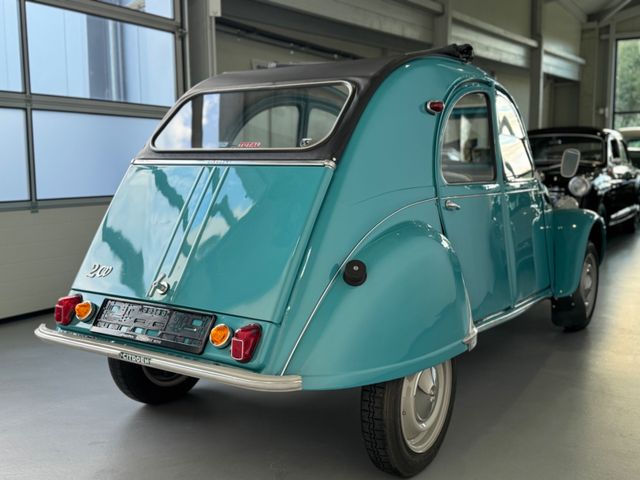 
								Citroën 2 CV/Restauriert/Bilddoku/seltene Farbkombi/toll full									