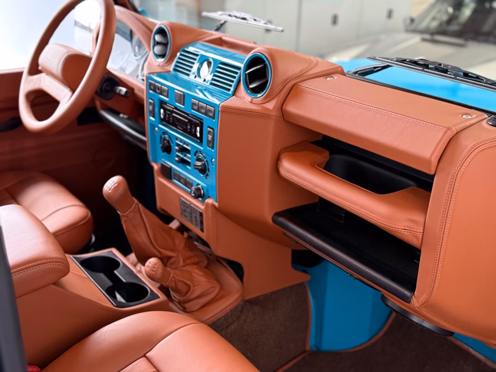 Land Rover Defender/Alvarez/One of One/Showcar Monaco full