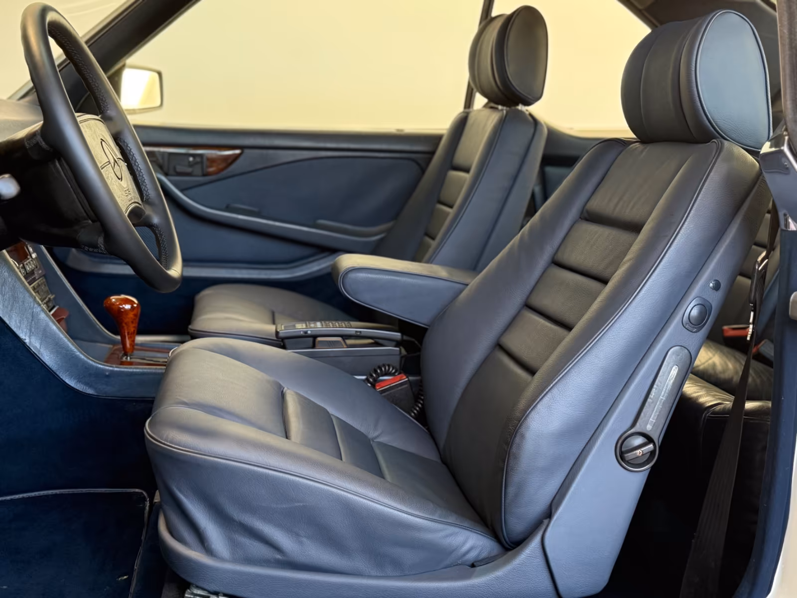 Mercedes-Benz 500 SEC/ Schöne Farb-/Ausstattungskombi, Gutacht full