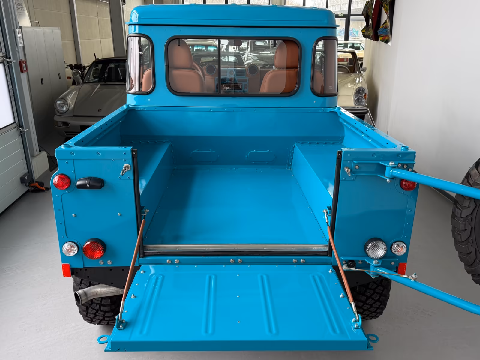 Land Rover Defender/Alvarez/One of One/Showcar Monaco full