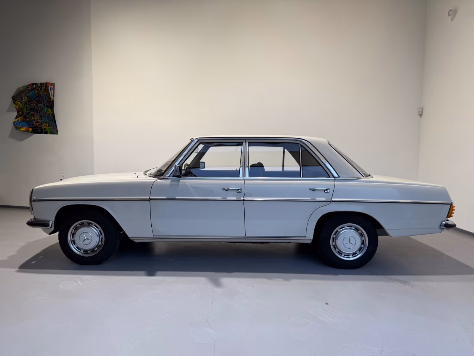 
								Mercedes-Benz 200/8 schalter/Schiebedach/puristisch full									