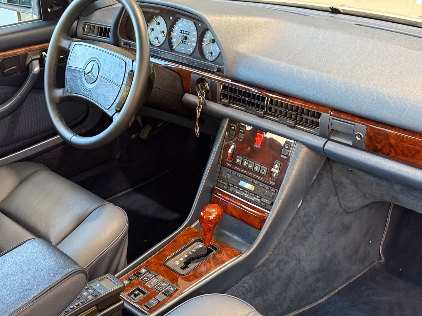 Mercedes-Benz 500 SEC/ Schöne Farb-/Ausstattungskombi, Gutacht full