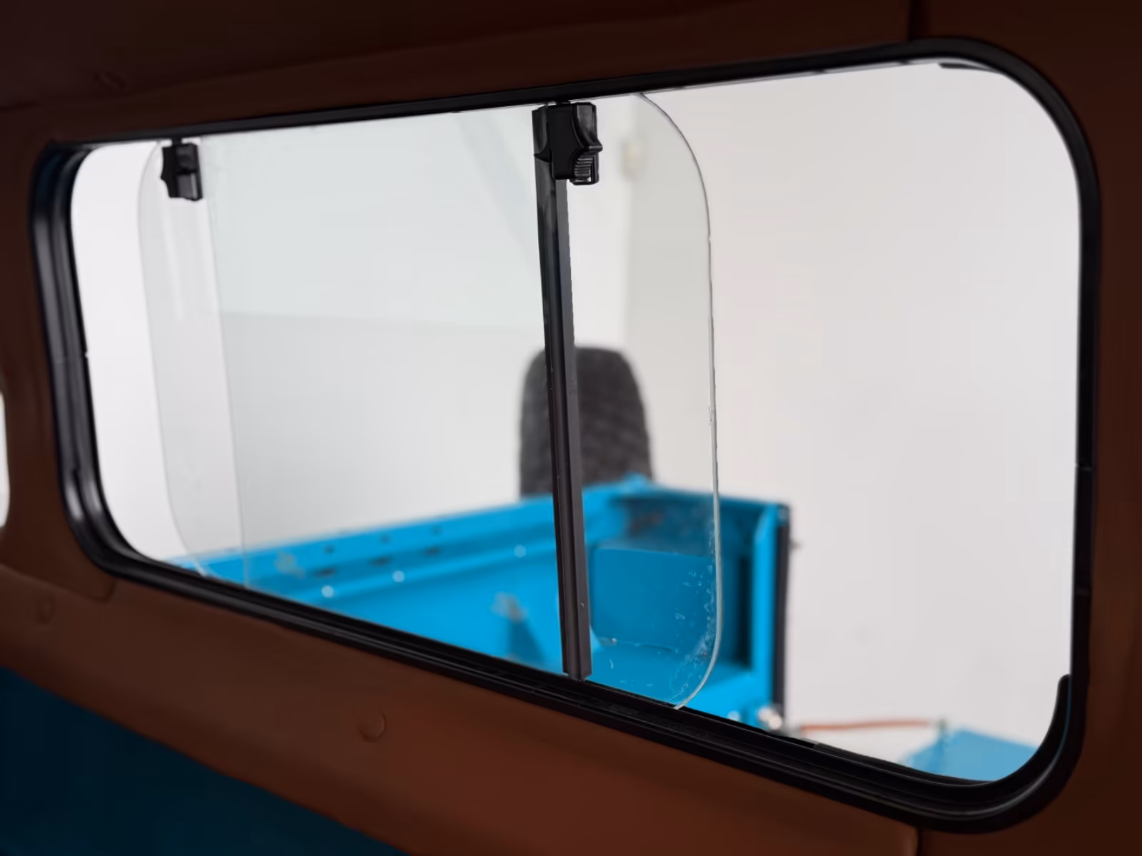 Land Rover Defender/Alvarez/One of One/Showcar Monaco full