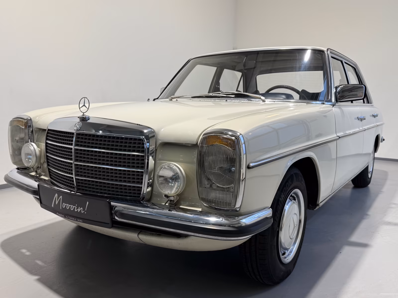 
								Mercedes-Benz 200/8 schalter/Schiebedach/puristisch full									