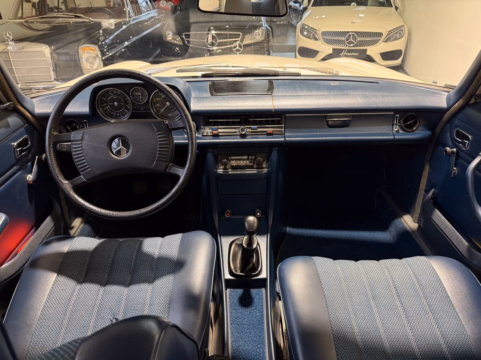 
								Mercedes-Benz 200/8 schalter/Schiebedach/puristisch full									