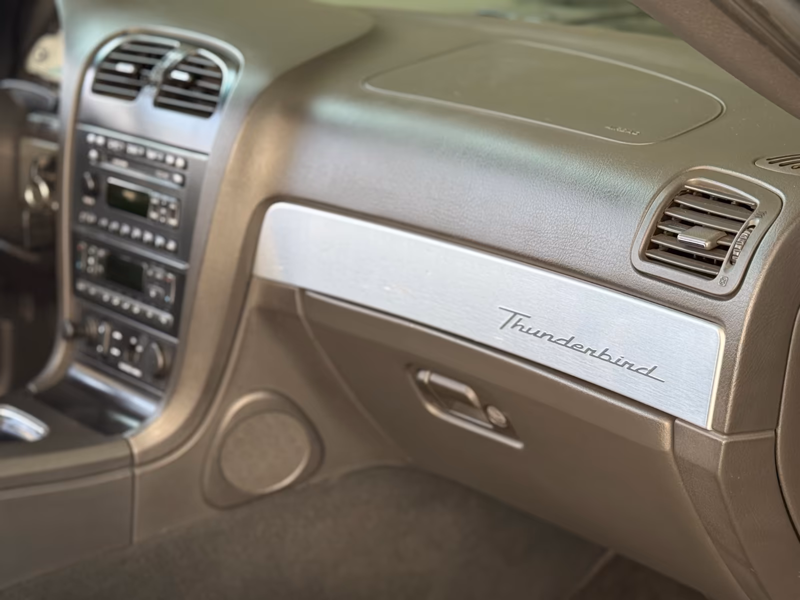 
								Ford Thunderbird full									