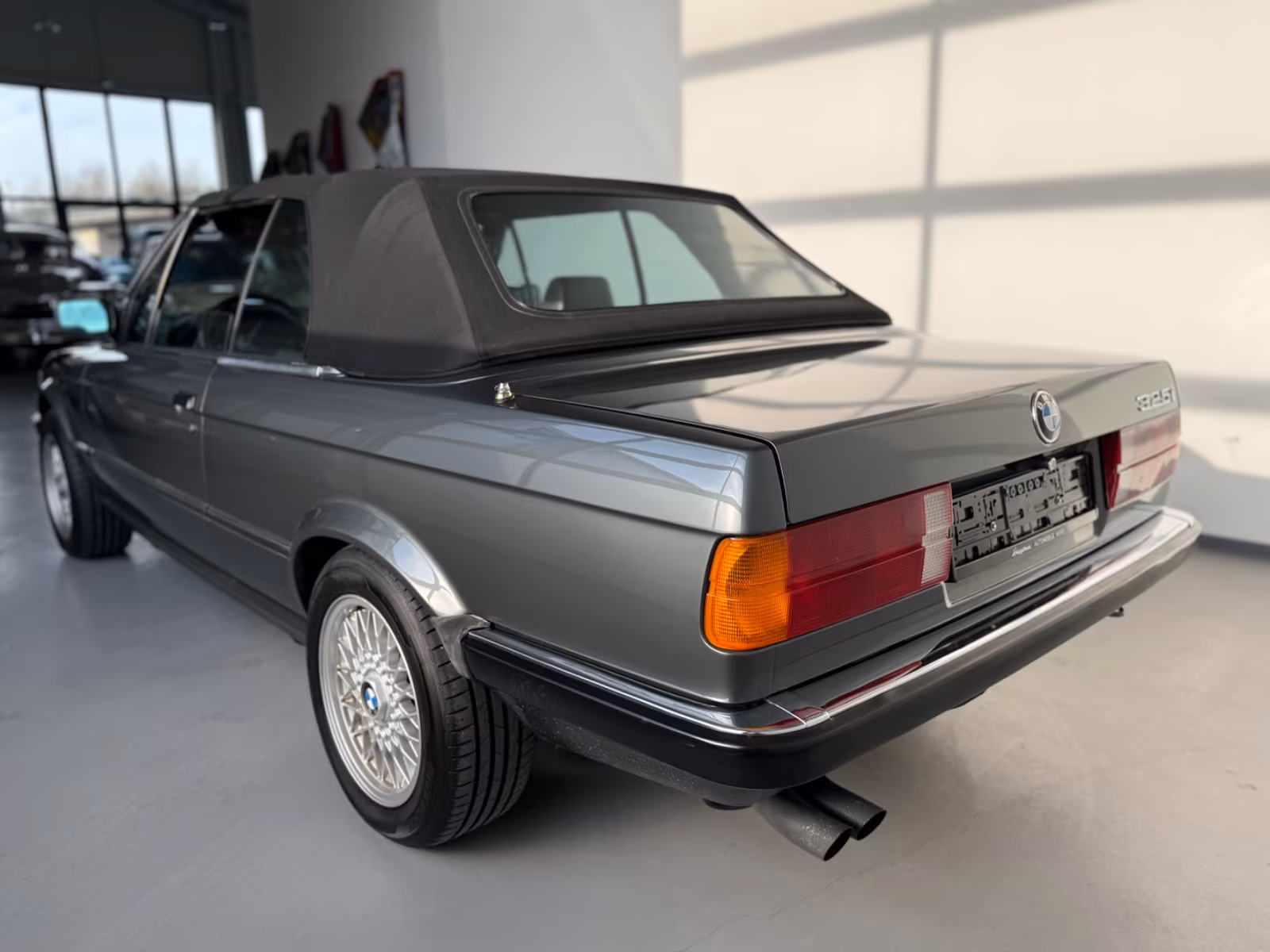 BMW 325i Cabriolet Sportlenkrad, Sports., Zustand 2 full