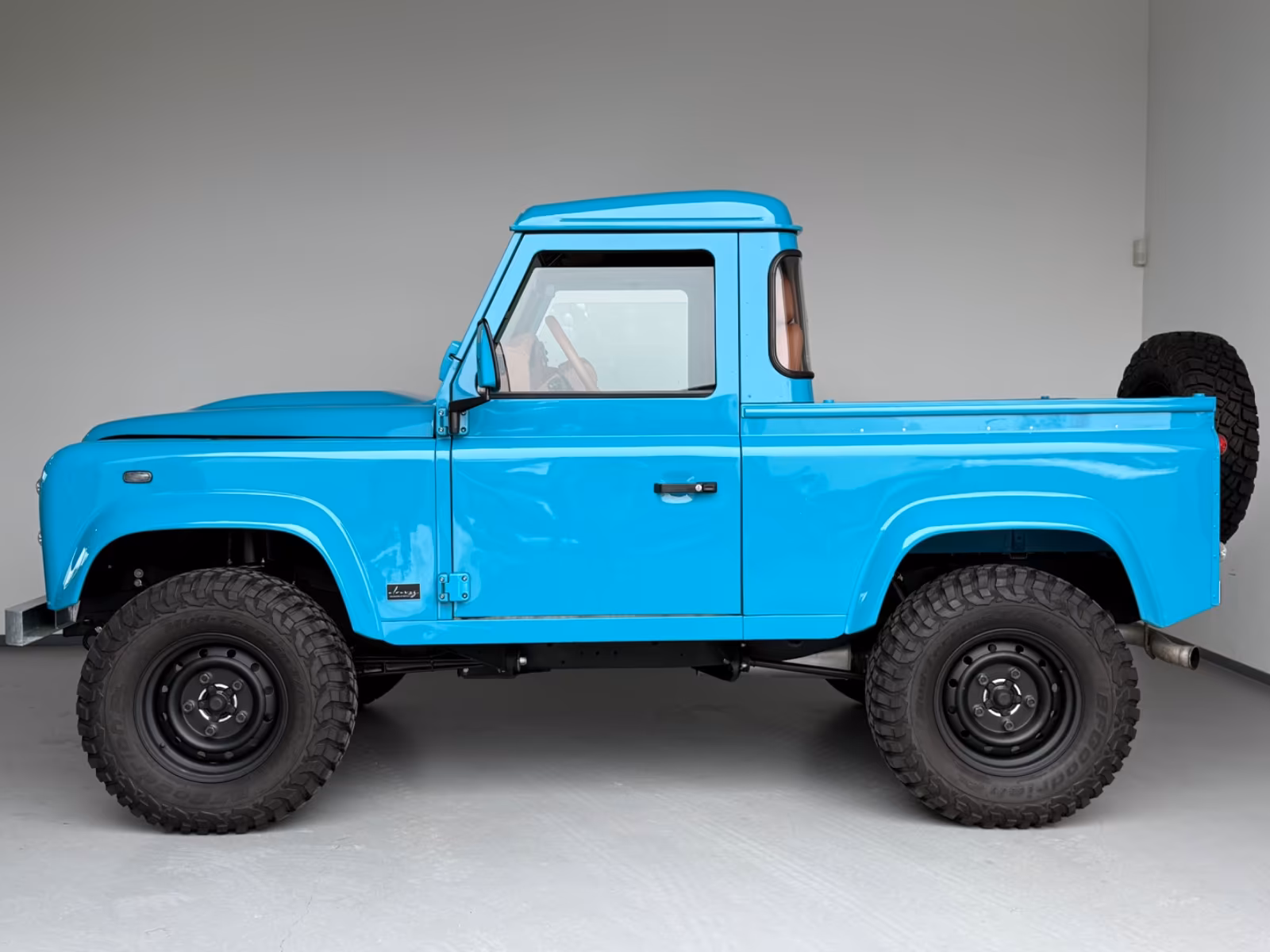 Land Rover Defender/Alvarez/One of One/Showcar Monaco full