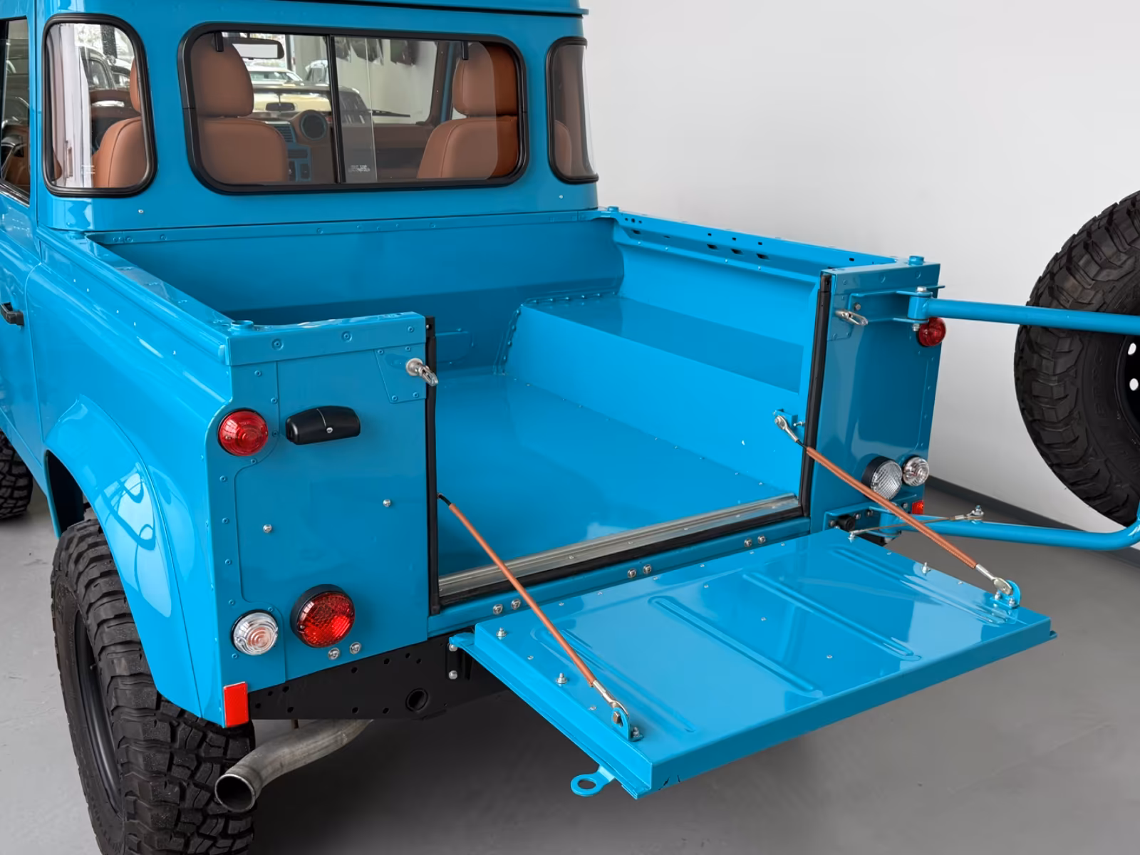 Land Rover Defender/Alvarez/One of One/Showcar Monaco full