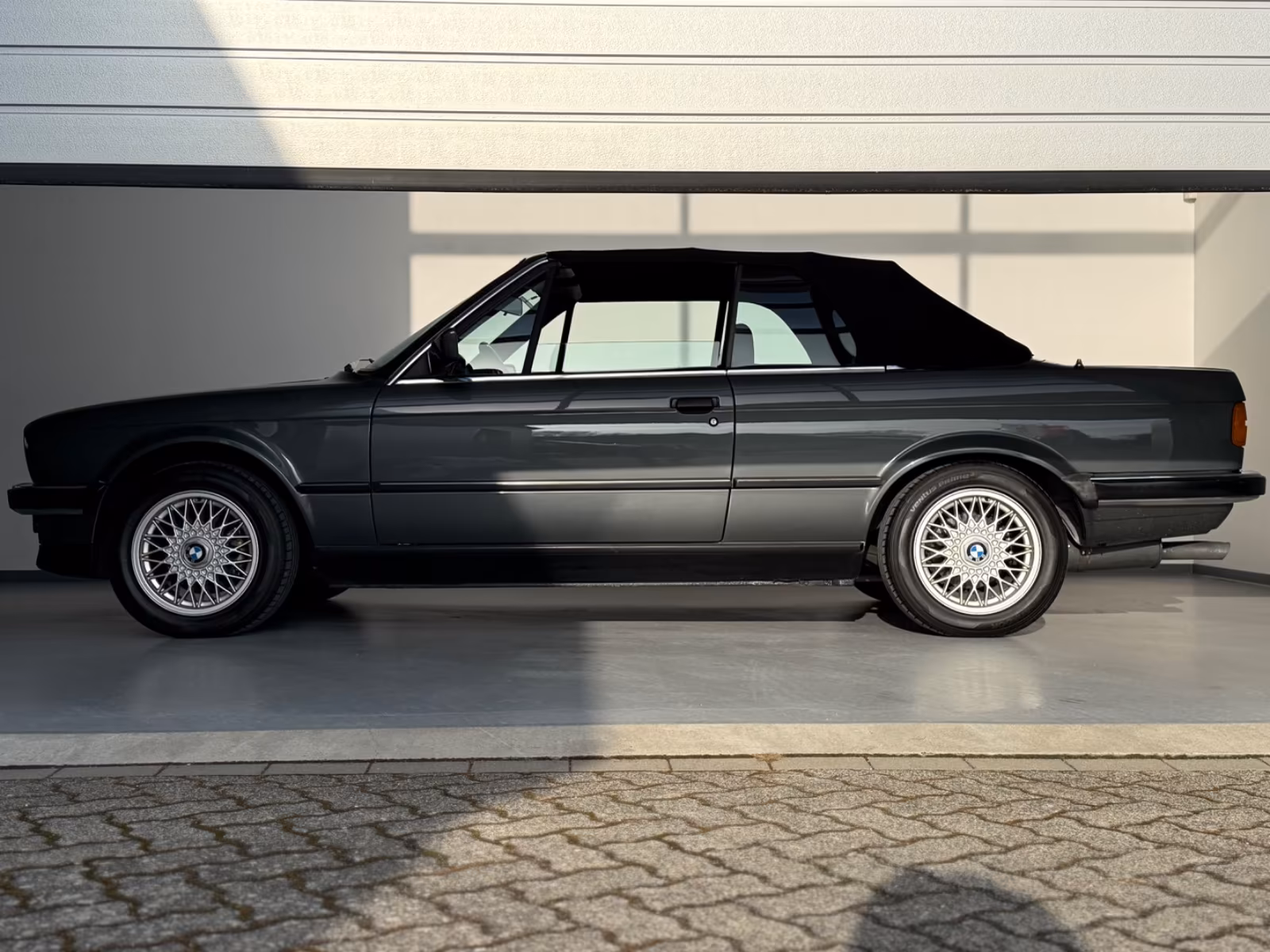 BMW 325i Cabriolet Sportlenkrad, Sports., Zustand 2 full