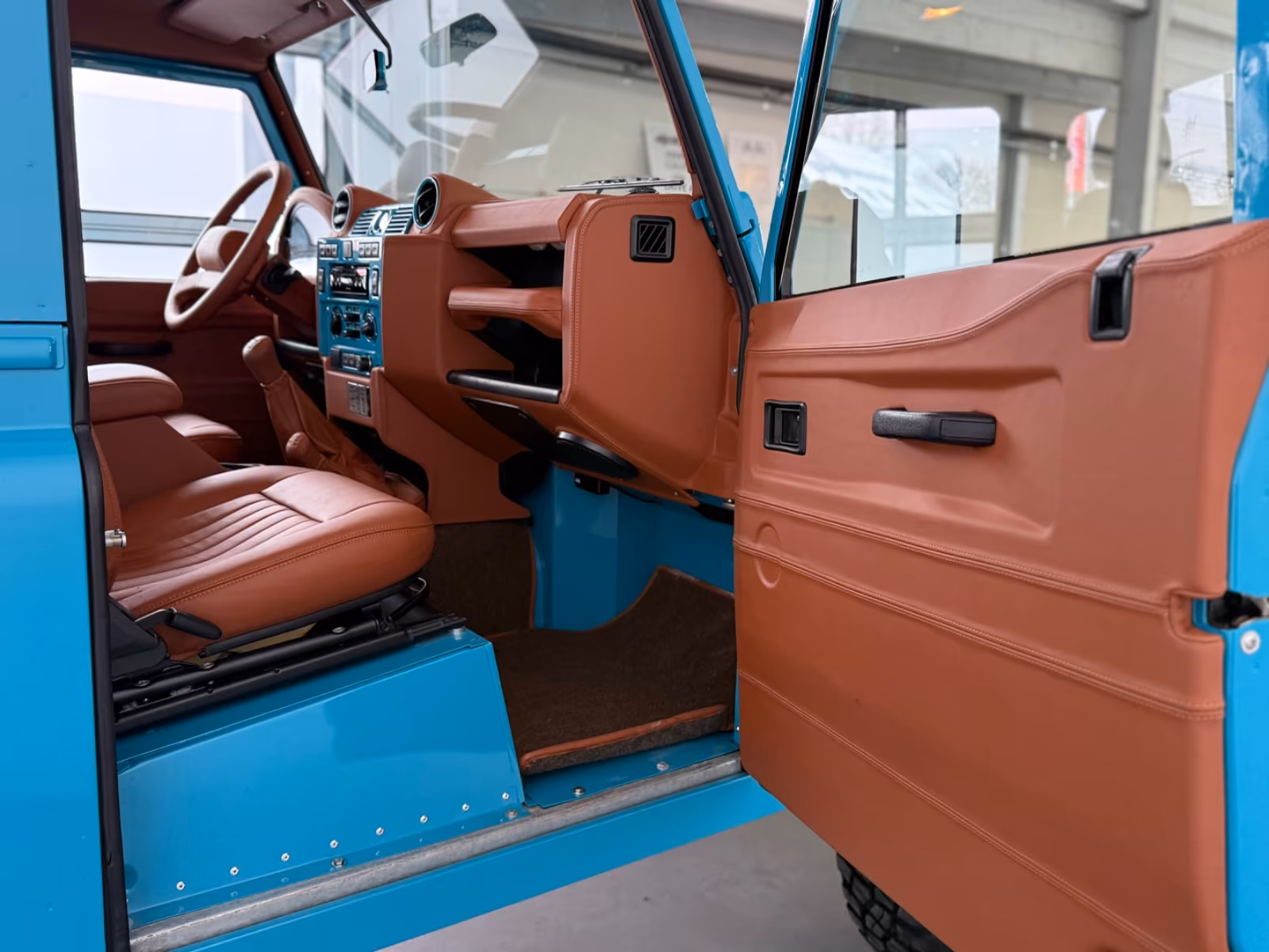 Land Rover Defender/Alvarez/One of One/Showcar Monaco full